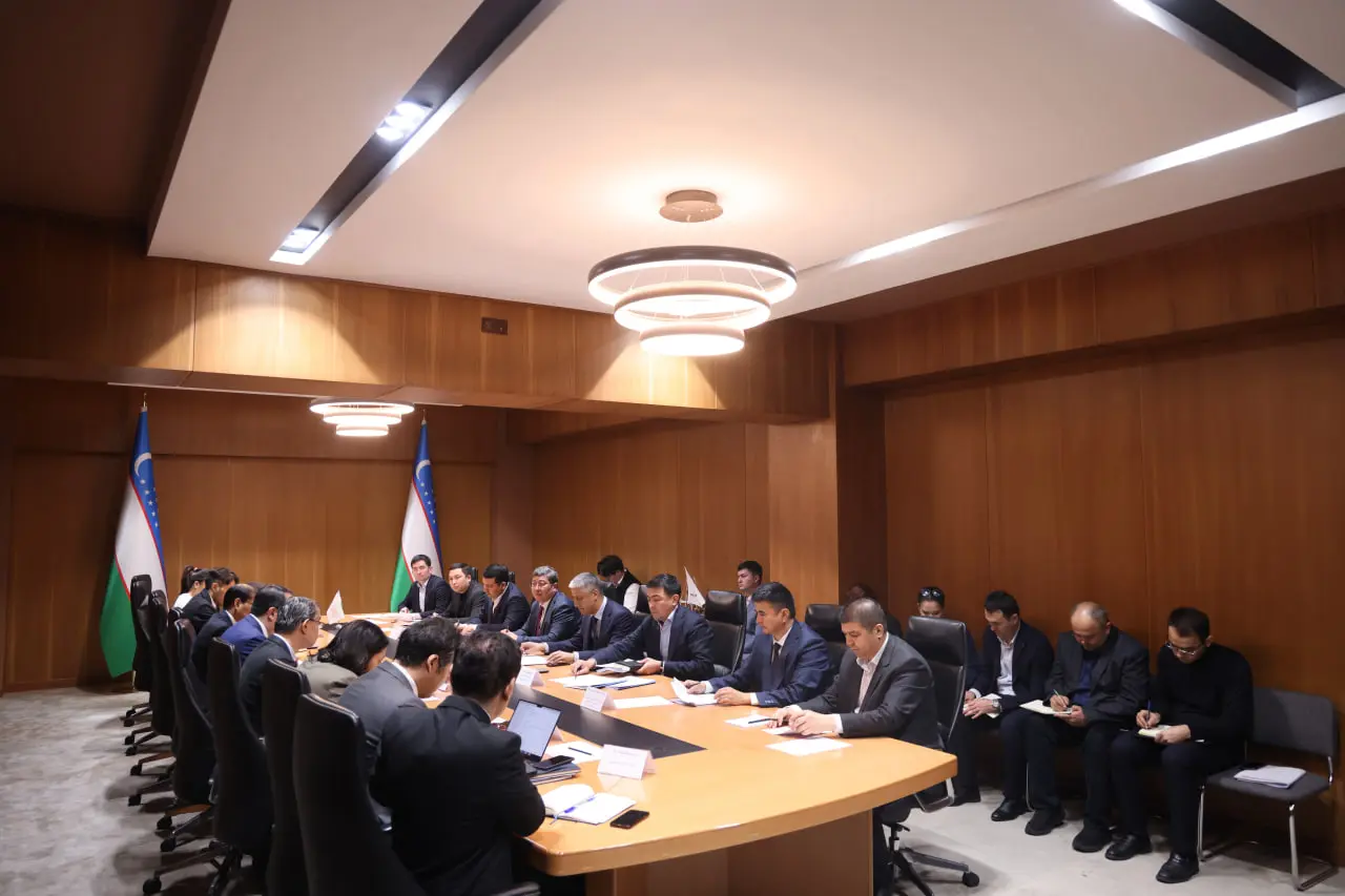 Avtomobil yo‘llari qo‘mitasi raisi Jamshid Tursunov Osiyo taraqqiyot banki missiyasi rahbari janob Mirzo-Iskandar G‘ulomov boshchiligidagi delegatsiya bilan uchrashdi.
